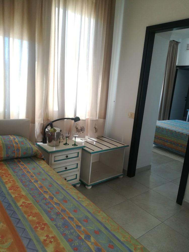 Hotel Nido D'Aquila La Maddalena  Buitenkant foto