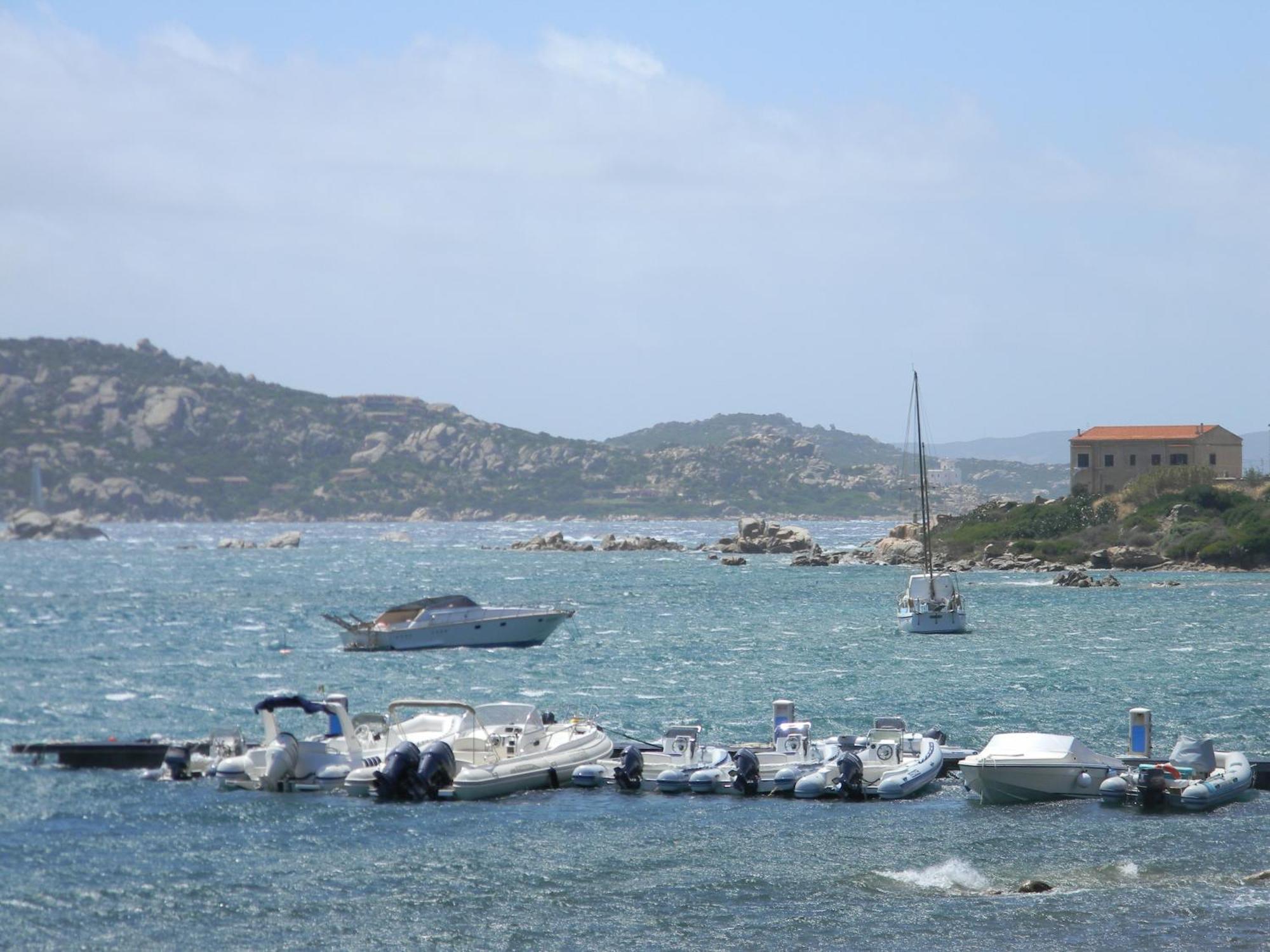 Hotel Nido D'Aquila La Maddalena  Buitenkant foto