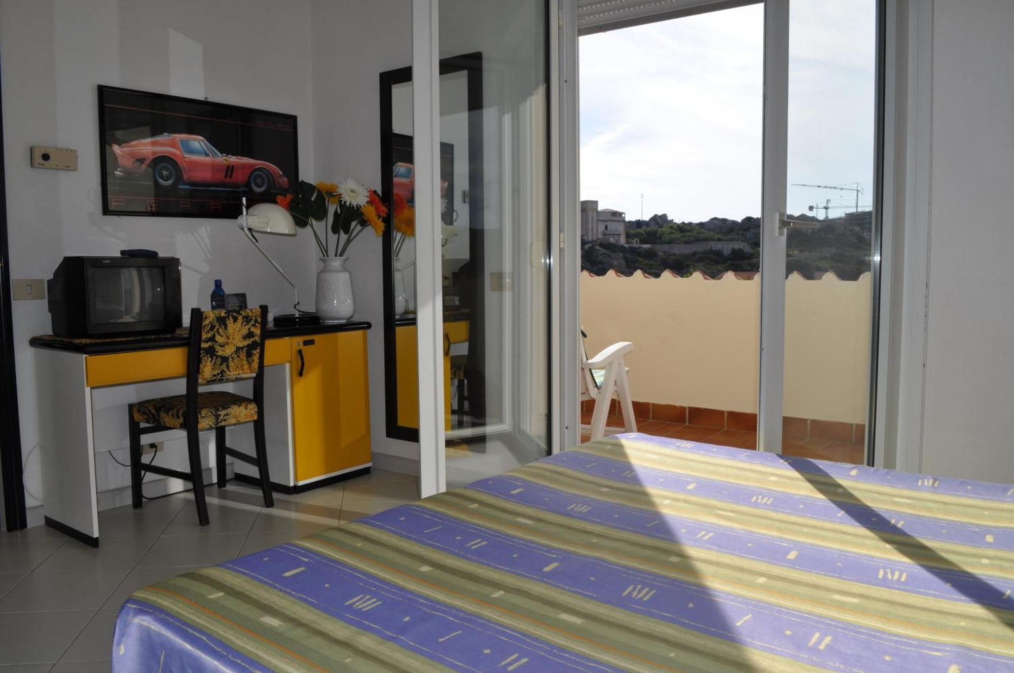 Hotel Nido D'Aquila La Maddalena  Buitenkant foto