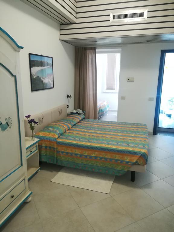 Hotel Nido D'Aquila La Maddalena  Buitenkant foto