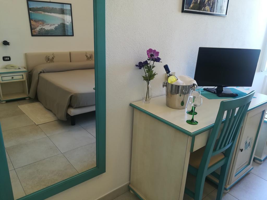 Hotel Nido D'Aquila La Maddalena  Buitenkant foto