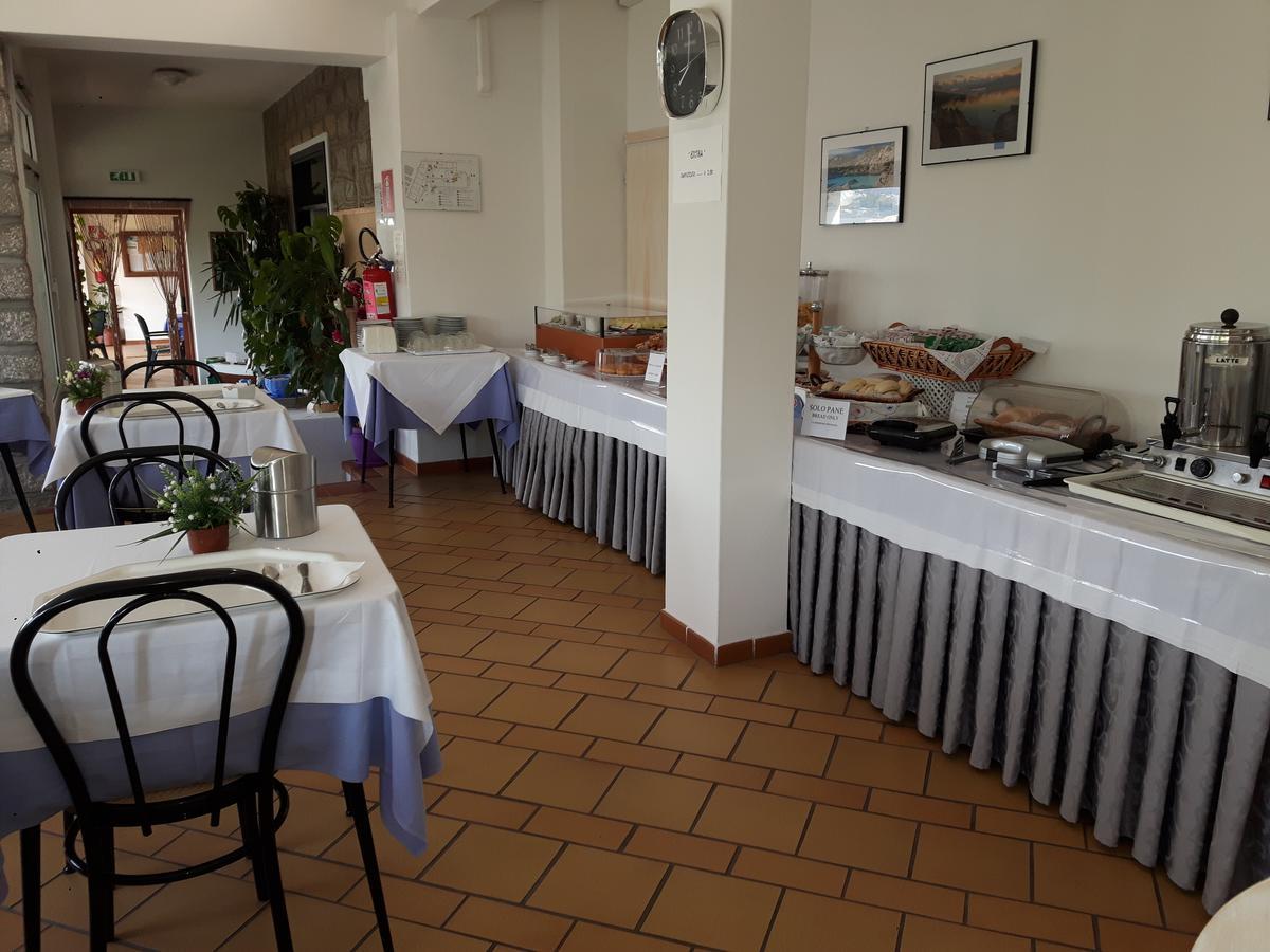 Hotel Nido D'Aquila La Maddalena  Buitenkant foto