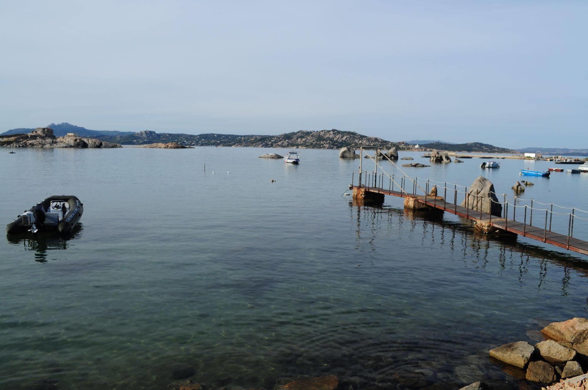 Hotel Nido D'Aquila La Maddalena  Buitenkant foto