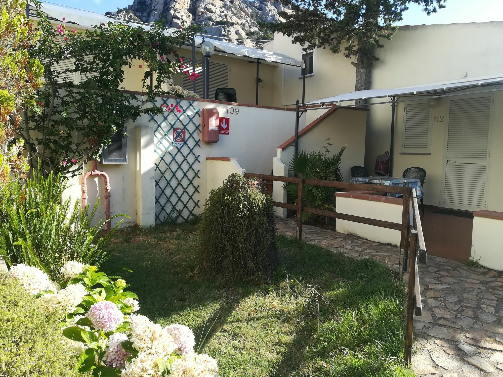 Hotel Nido D'Aquila La Maddalena  Buitenkant foto